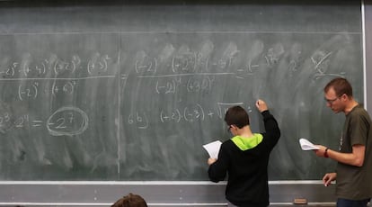 Un alumno en el instituto Lluís Vives, de Valencia.