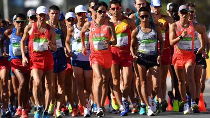 El comienzo de la carrera, con López y Martín en las primeras filas.