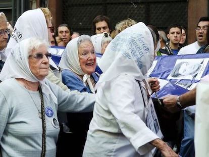 La asociación Abuelas de Plaza de Mayo, fundada en 1977, tiene la esperanza de recuperar a un total de 350 nietos.