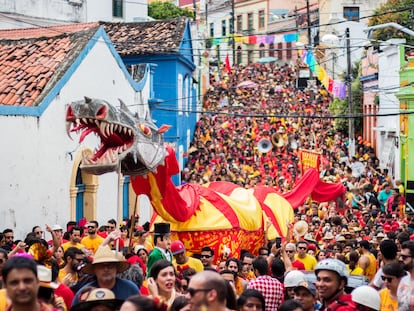 O dragão do 'Eu Acho é Pouco' em desfile no dia 1 de fevereiro de 2020 em Olinda.