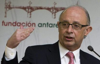 El ministro de Hacienda, Cristóbal Montoro, esta mañana en Sevilla.