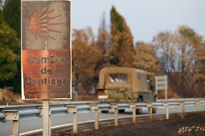 Uno de los carteles calcinados. 