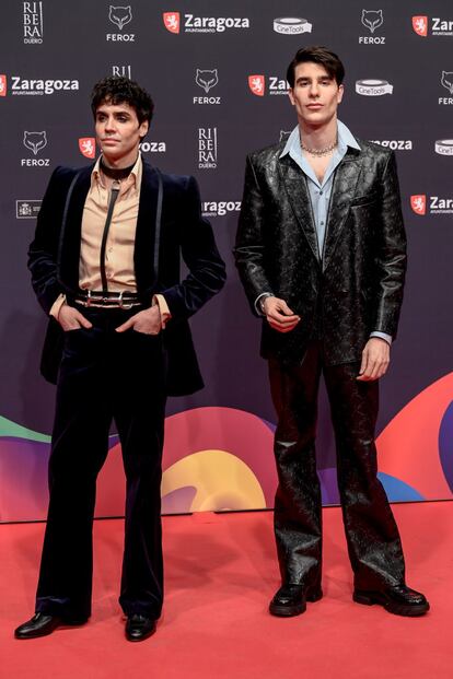 Javier Ambrossi y Javier Calvo han optado por dos trajes de corte setentero de Gucci.