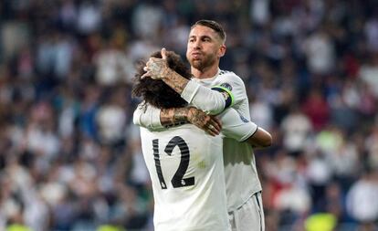 Ramos y Marcelo celebran el gol del brasileño. 