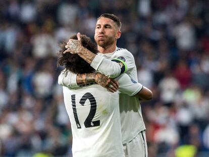 Ramos y Marcelo celebran el gol del brasileño. 