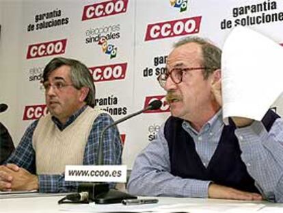 Gregorio Marchán (izquierda) y Andrés Gómez, dirigentes de CC OO, durante la rueda de prensa que dieron ayer para analizar el contenido del informe del Tribunal de Cuentas.