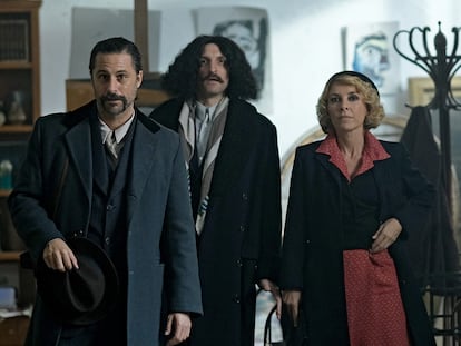 Hugo Silva, Julián Villagrán y Cayetana Guillén Cuervo en la cuarta temporada de 'El Ministerio del Tiempo'.