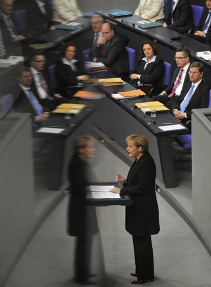 Merkel ante el pleno del Bundestag, ayer en Berlín.