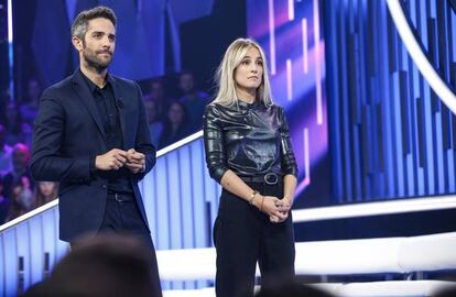 Roberto Leal y María Villar, durante la gala del miércoles de 'Operación Triunfo'.