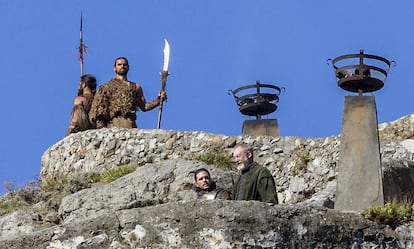 Location shooting in San Juan de Gaztelugatxe, in the Basque Country.