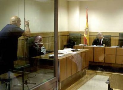 Iñaki Bilbao amenaza con "arrancar la piel a tiras" al juez, durante un juicio en septiembre de 2006.