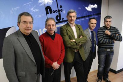 De izquierda a derecha, el asesor de la dirección de ETB Julián Pavón; Landaburu; el director de ETB, Miguel Ángel Idigoras; el director general de Expressive, Aitor Gabiña, y el realizador Antonio Cristóbal, ayer en la presentación de la serie.