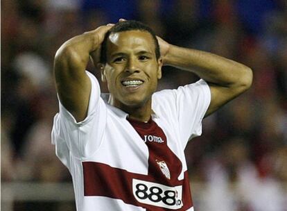 Luis Fabiano se lamenta