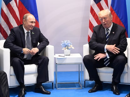 Vladimir Putin y Donald Trump en la cumbre del G20, en Hamburgo, Alemania, el 7 de julio de 2017.