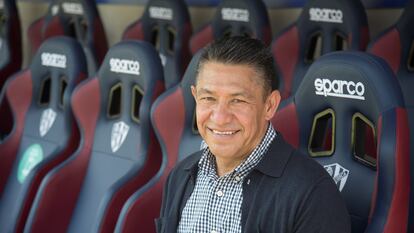 Ignacio Ambriz, en el Alcoraz, estadio del Huesca.