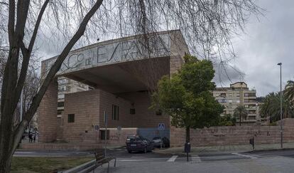 Una vista de la fachada del edificio de Moneo en Ja&eacute;n.