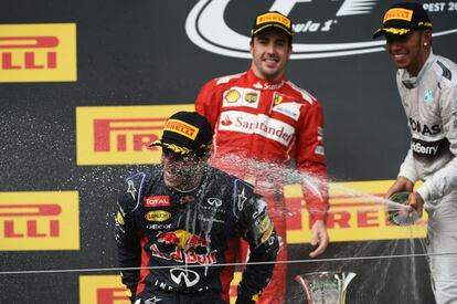 Daniel Ricciardo, Fernando Alonso y Lewis Hamilton celebrando su clasificación en el podio del Gran Premio de Hungría.