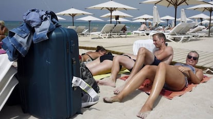 Turistes a la platja de Palma.