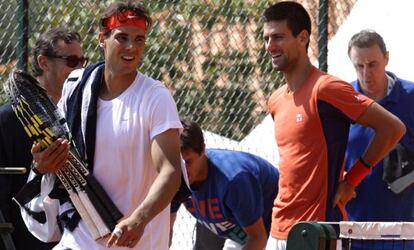 Rafael Nadal y Novak Djokovic se cruzan en las pistas de Montecarlo. 
