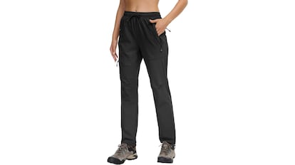 These hiking pants for women are the best option for your runners to the mountain this summer.