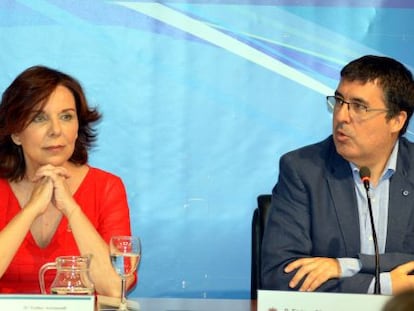 Esther Arizmendi, presidenta del Consejo de Transparencia, y Enrique Silvestre, gerente del INAP, durante la presentaci&oacute;n de la jornada &#039;Transparencia, &iquest;lema o realidad?&#039;.