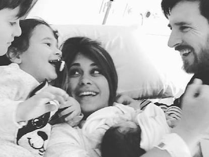 Imagen de familia de Lionel Messi y Antonella Roccuzzo con sus tres hijos.