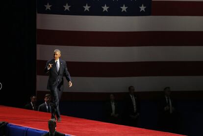 El presidente de los Estados Unidos Barack Obama entra en el palacio de congresos de Chicago antes de realizar su discurso.