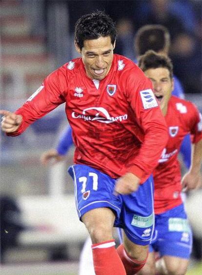 El jugador del Numancia celebra el segundo gol