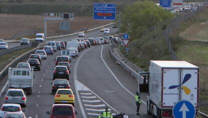 Atasco en la A5 a la altura del Parque Coimbra.