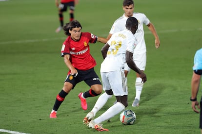 Luka Romero, com a camisa do Mallorca, enfrentando o Real Madrid.