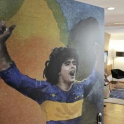 El club argentino Boca Juniors tiene el primer hotel temático de fútbol del mundo, ambientado con sus colores azul y oro y sus ídolos como Diego Armando Maradona.