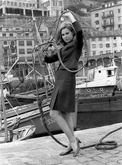 San Sebastián, junio del año 1967. Laura Valenzuela posa para los fotógrafos en el puerto de la ciudad en uno de los descansos de las proyecciones del XV Festival Internacional de Cine de la ciudad, al que acudió como invitada. Para entonces ya llevaba casi 15 años en el mundo del cine.