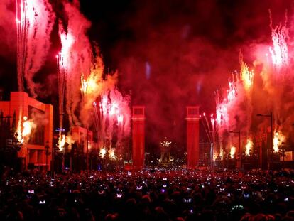 Celebració del Cap d'Any a l'avinguda Maria Cristina de Barcelona.