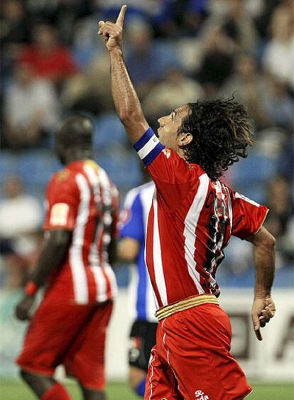 El centrocampista del Almería celebra su gol ante el Hércules