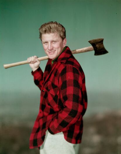 Retrato de Kirk Douglas, 1950. Ele estreou no teatro em 1941, logo após foi chamado a ingressar na Marinha dos EUA.