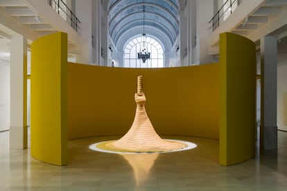 'Palmete', 2010. Esparto y armazón de hierro. Foto: Jonás Bel © Sonia Navarro. VEGAP, Madrid, 2025. Cortesía