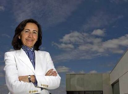 Rosa Aguilar, ayer en la terraza de su nuevo despacho de la Consejería de Obras Públicas.