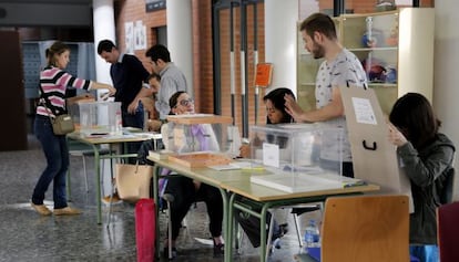 Un colegio electoral de Valencia en los comicios del 24 de mayo.