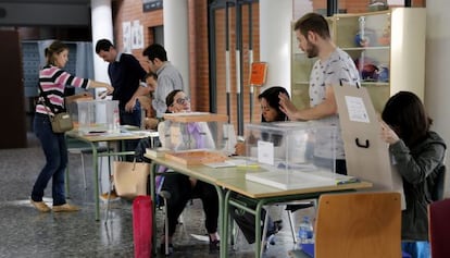 Un colegio electoral de Valencia en los comicios del 24 de mayo.