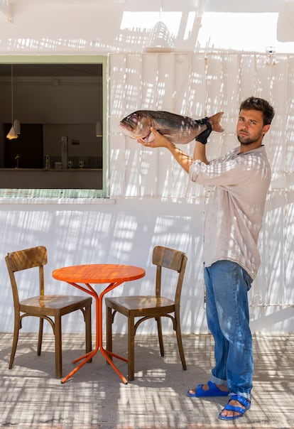 Leandro Moschner Albacete en su restaurante Samambar de Rodalquilar, Almería.