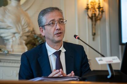 El gobernador del Banco de España, Pablo Hernández de Cos, en un seminario de la Asociación de Periodistas de Información Económica (APIE), este viernes en Santander. EFE/ROMÁN G. AGUILERA