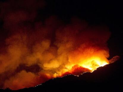 Incendio originado en el paraje del Cerro Alaminos, en Coín.