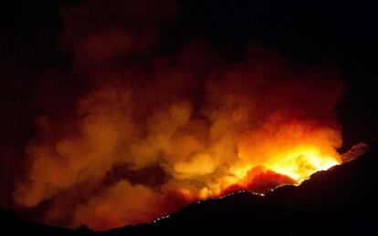 Incendio originado en el paraje del Cerro Alaminos, en Coín.