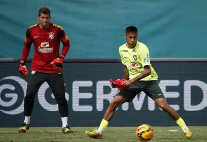 Neymar, en un entrenamiento con la selección de Brasil.