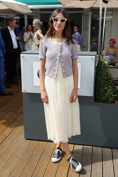 Alexa Chung con vestido blanco de Ralph Lauren.