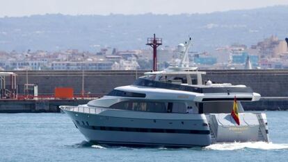 El yate 'Fortuna' navega por el Mediterráneo.