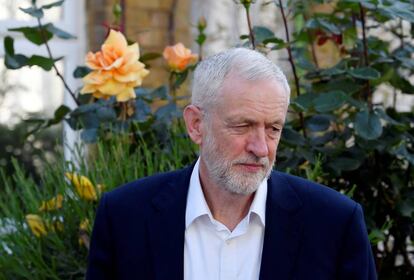 Jeremy Corbyn, a las puertas de su casa en Londres.