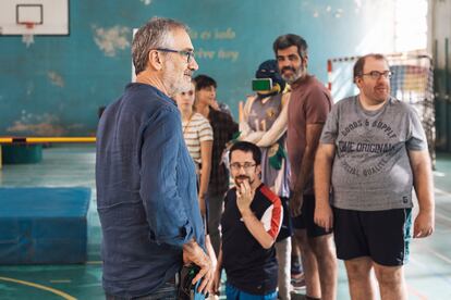 Javier Fesser, en el rodaje en el polideportivo.