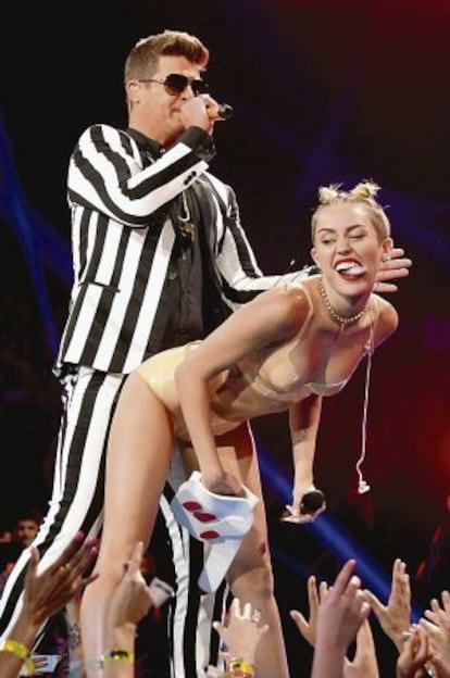 MIley Cyrus, durante su actuaci&oacute;n en los MTV Video Music Awards.