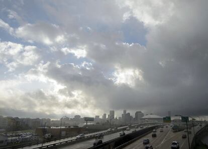 Nubes densas sobre la ciudad de Nueva Orleans, en Luisiana, antes de la llegada de Gordon.